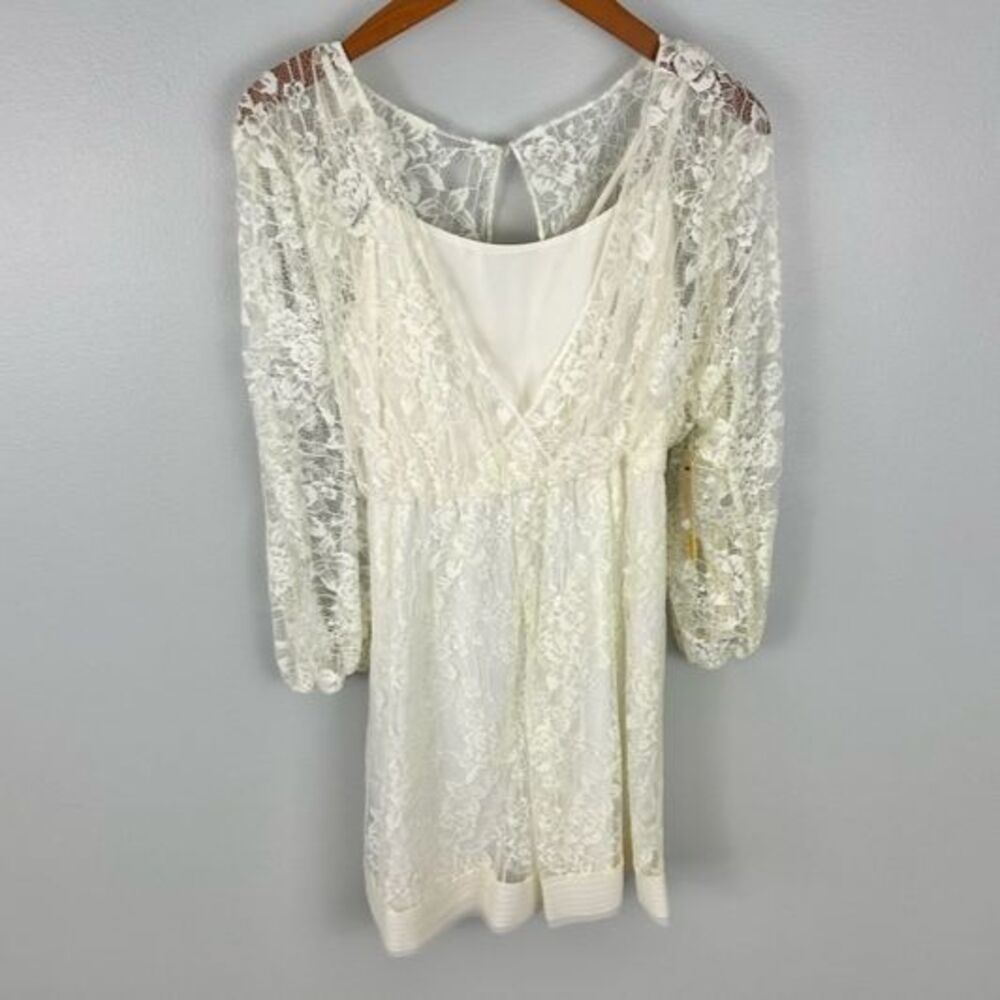 Alice + Olivia White Lace Floral Dress NWT Size Medium Party Cottagecore Chic